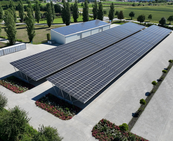 Luftaufnahme der Solaranlage Töging